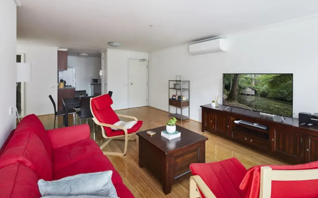 2 Bed/2 Bath Apt, Amazing Location!