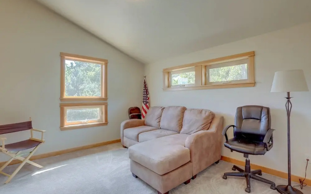 Hutson's Bridgeview **30 Day Minimum** 4 Bedroom Home by RedAwning