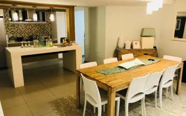 C'est La Vie Beach House