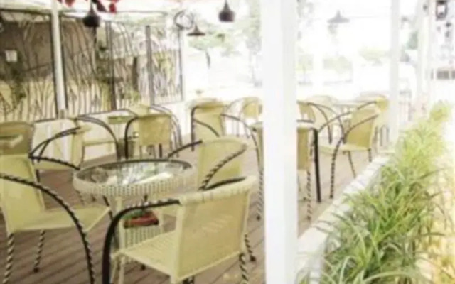 Lavy Hotel
