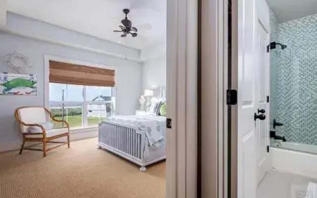 1 Biscayne 3 Bedroom Home by RedAwning, Port Bolivar