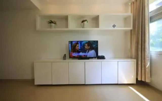 GoHouse Guilhermina 303