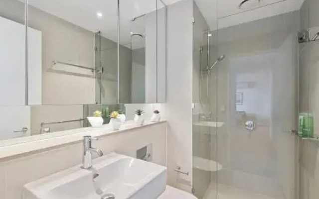 MEL Waterview 2bed Pool Gym Free Parking Vdo-17