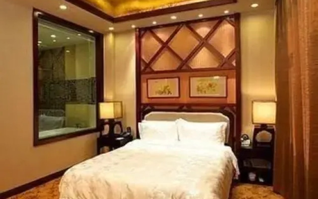Golden Stone Tang Feng International Hot Spring Hotel - Dali