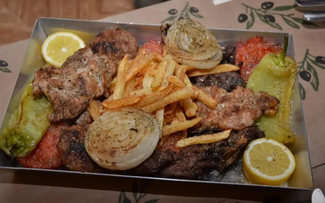 I Anatoli tou Porto Tinos