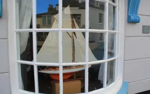 Tide House Seaside Holiday Cottage