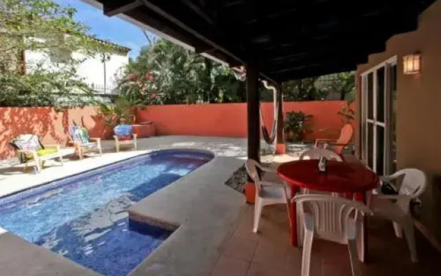 Private townhome 2 blocks from the beach and restaurants