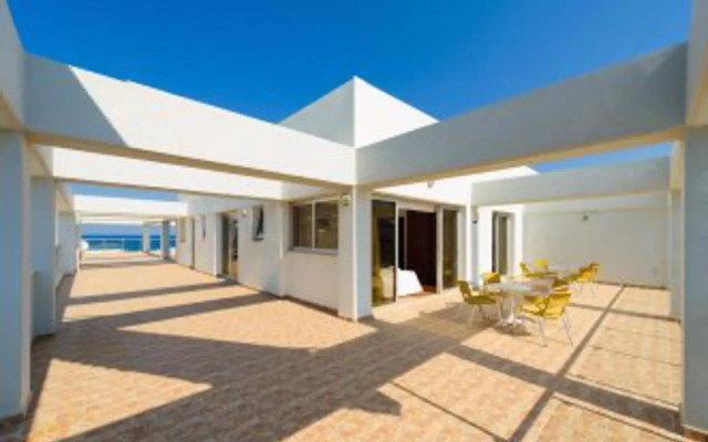 Mike & Lenos Tsoukkas Seaview Apartments