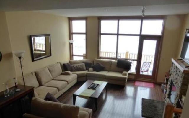 Sullivan Stone Lodge by Rocky Now