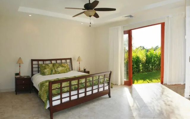 Casa Oasis Close to Beach Golf, Surf and More by RedAwning