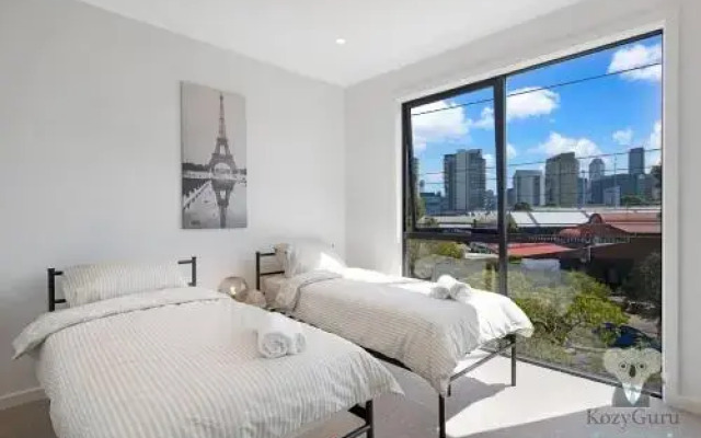Port Melbourne 3 Level Townhouse 3bed3bath Family Style Vpm085