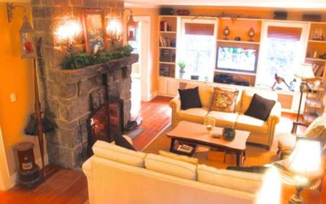 Elegant Acorn Cottage - Lodge In The Village Of Lake Placid