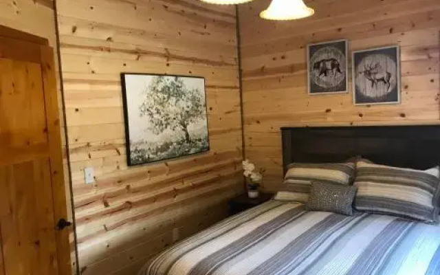 AK Vacation Cabins Woodland Hollow Log Cabin