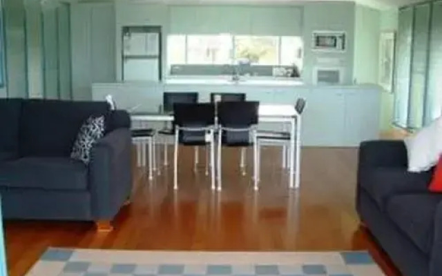 Beach House 2 - Tura Beach