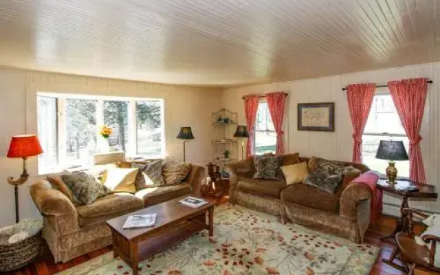 16 East Falmouth Home