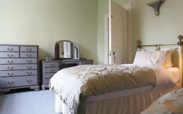 Oakhurst House B&B