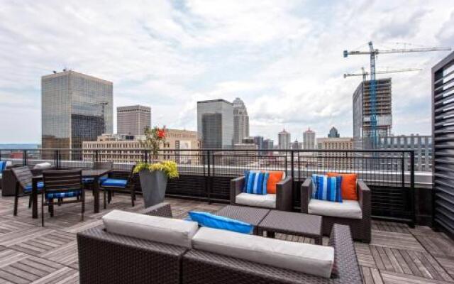 Downtown Convenience with Breathtaking Rooftop Views!