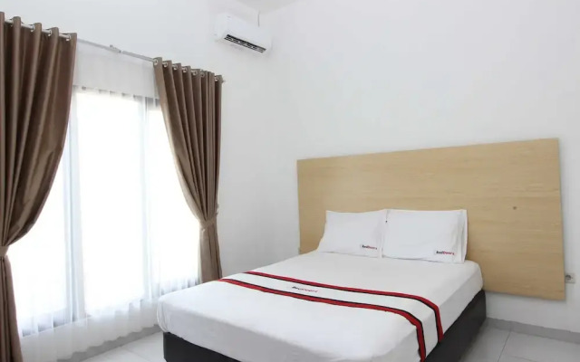 RedDoorz Plus near RS UGM