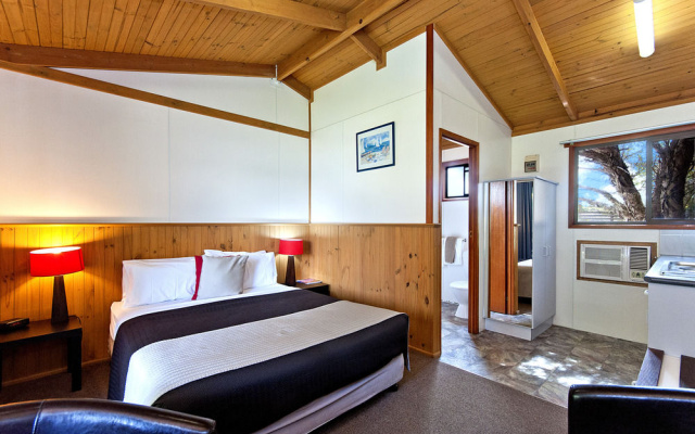 Great Ocean Road Motor Inn Cottages – Guest Rooms – Port Campbell