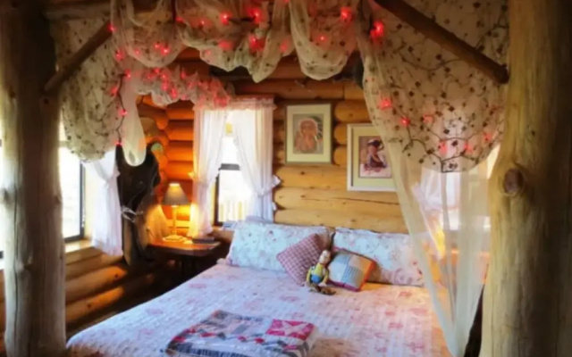 Log Cabin at Lynx Creek Farm