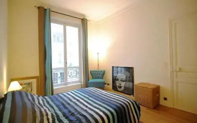 Champs Elysees Homestay