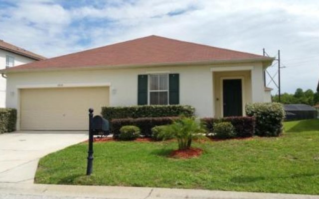 Four-Bedroom Pool Home Davenport