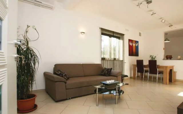 Holiday Home Dori (LBN394)