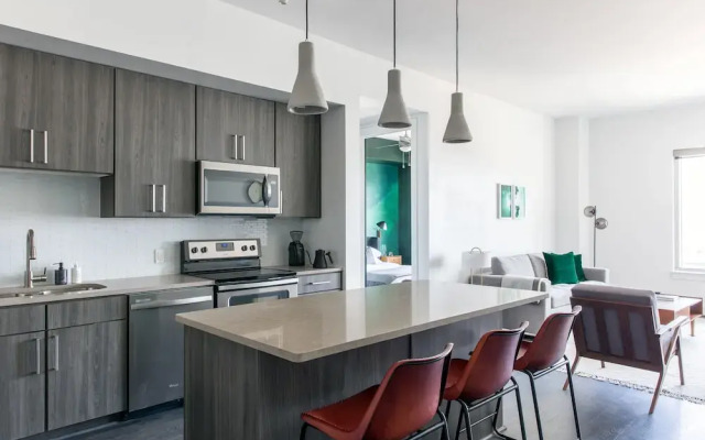 Stylish 1BR1BA in Downtown by Lyric