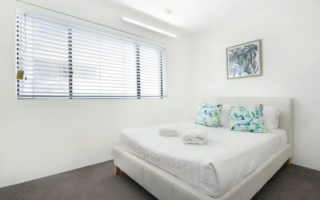Surfers Paradise Absolute Beachfront Apartment