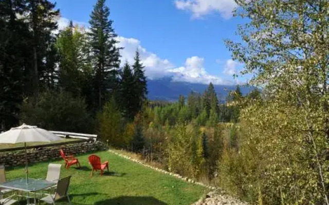 Bearberry Meadows Guest House
