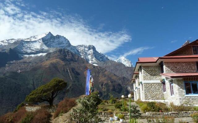 Everest Summit Lodge - Mende