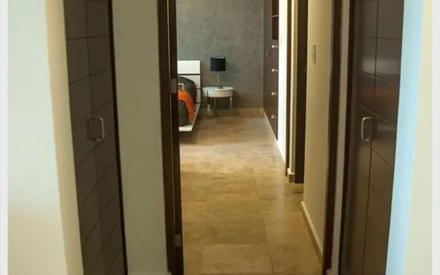 Doca 202 2 Bedrooms and Jacuzzi by RedAwning