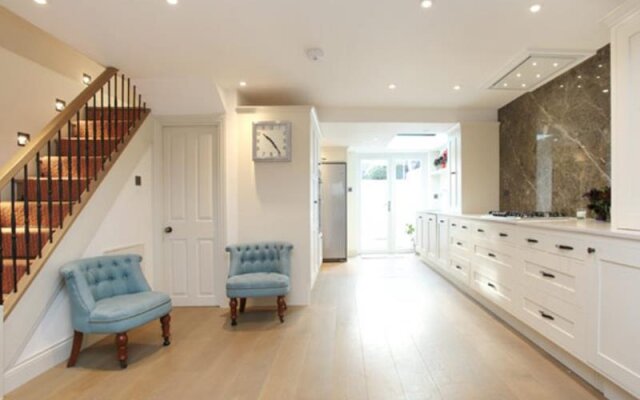 Veeve  4 Bed Family House On Broadhinton Rd Clapham