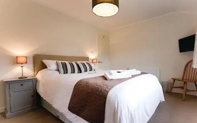 Caddys Corner Lodges