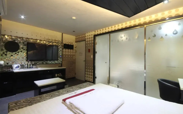 A Plus Hotel