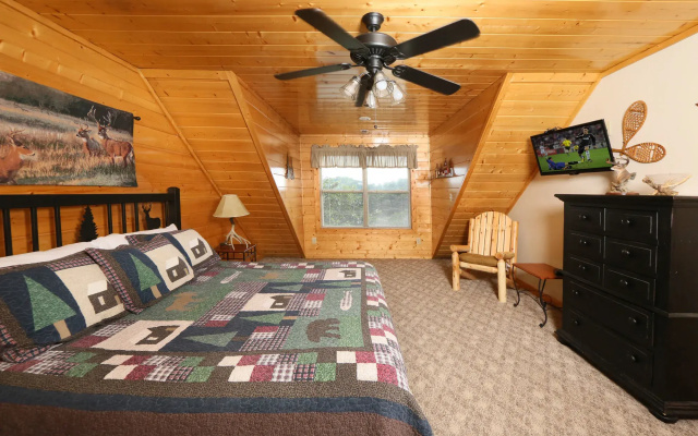 Mountain Shadow 6 Br cabin by RedAwning