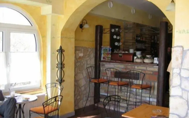 Sziget And Restaurant