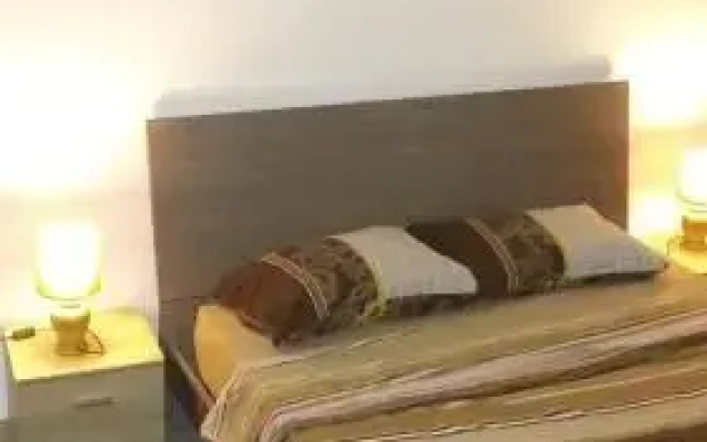 5 minutes away from airport