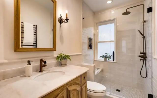 Midtown 1417 By Homecomfortstay