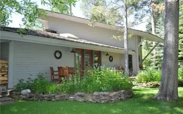Leonard House: Great Aspens Home with Private Hot Tub! Home