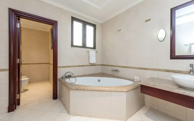 Canal Cove Villa by Deluxe Holiday Homes