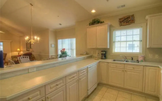 Magnolia Pointe 305-4889 Condo