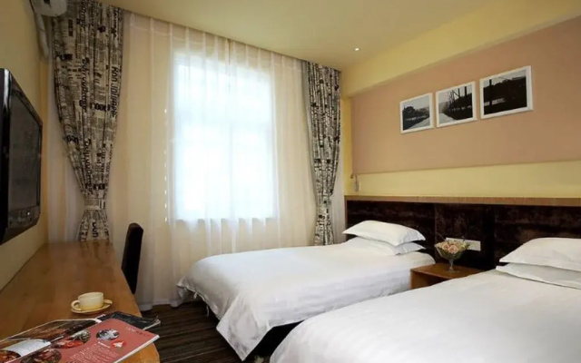 Haishu Qihai Business Hotel