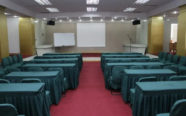 Qingdao Yingshi Hotel