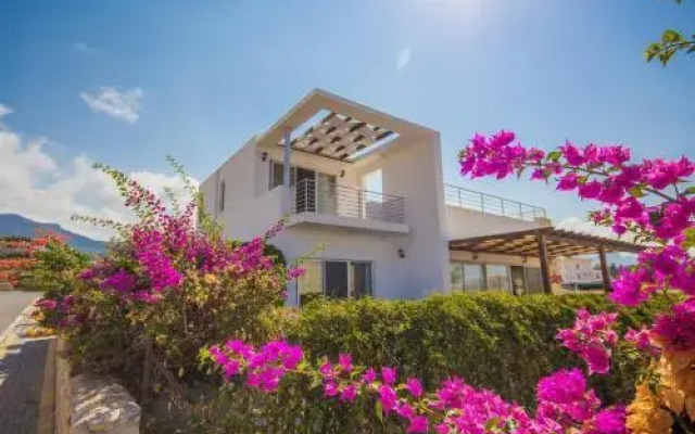 Villa in Turtle Bay Village