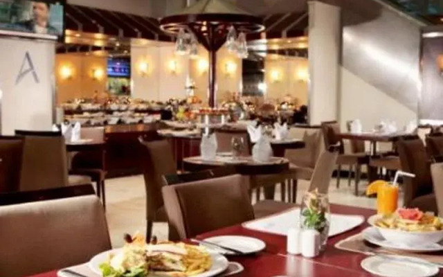 Queen Centre Arjaan by Rotana