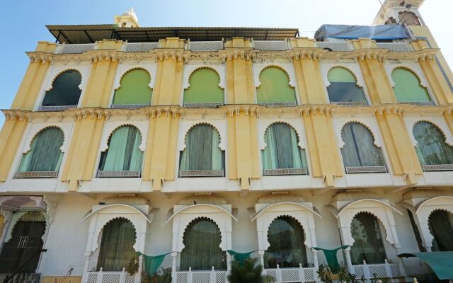 Hotel Vishalas The Raj Kesar Regency