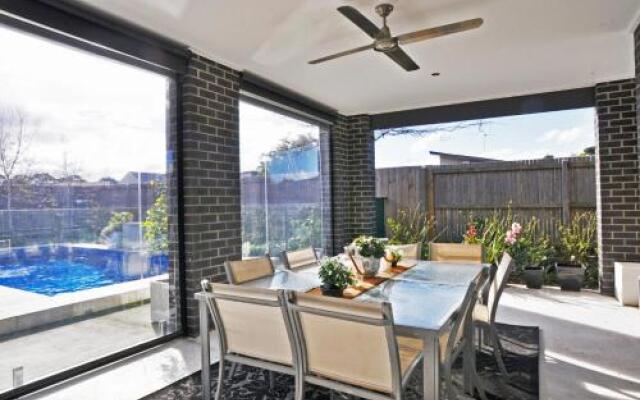 Poolside Oasis - Free Wifi