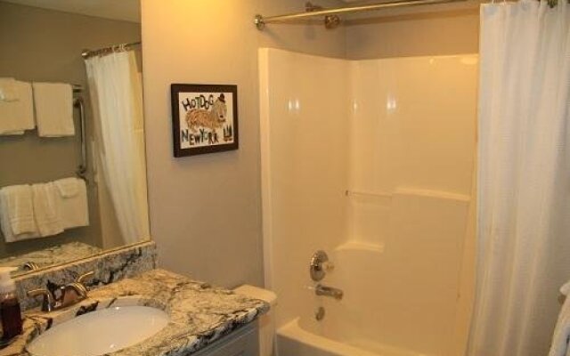 Windward Pointe 1002 3 Bedroom Condo by RedAwning Orange Beach