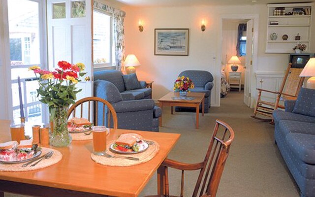 Brant Point Courtyard